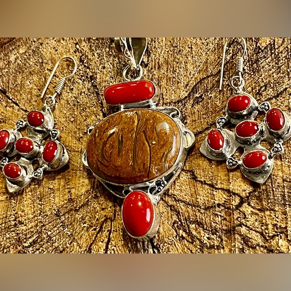 Red Coral & Mariam Calligraphy Stone Pendant & Earrings Set - Picture 6 of 10